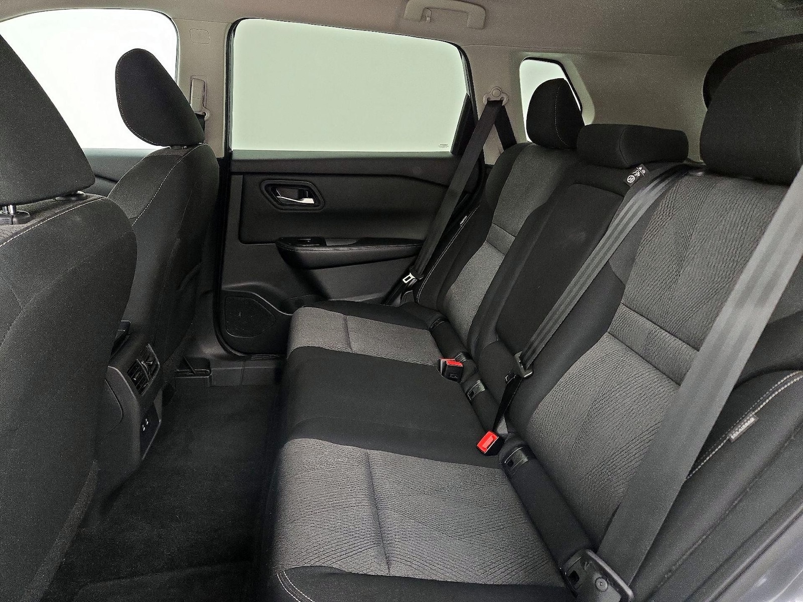 2025 Nissan Rogue SV - Photo 20
