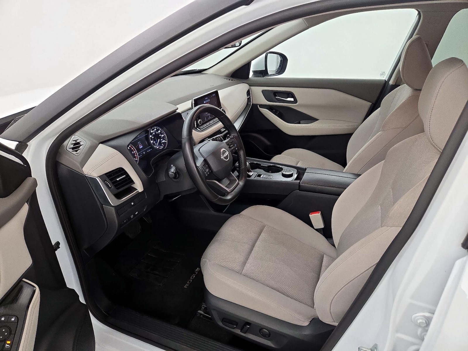 2025 Nissan Rogue SV - Photo 12