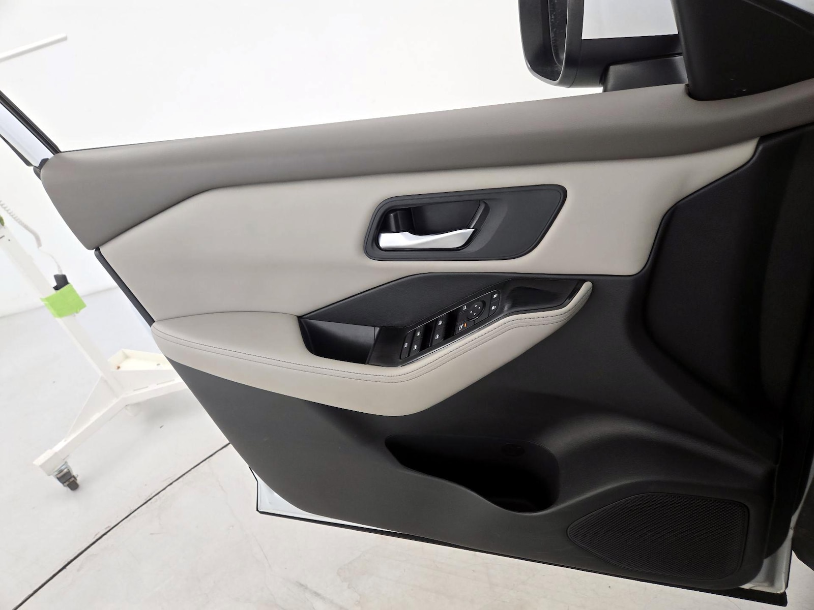 2025 Nissan Rogue SV - Photo 13