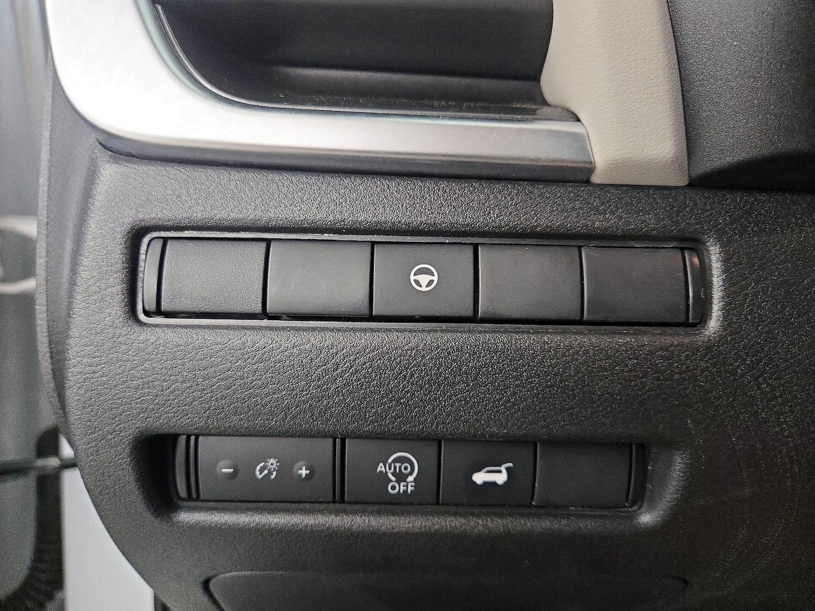 2025 Nissan Rogue SV - Photo 14
