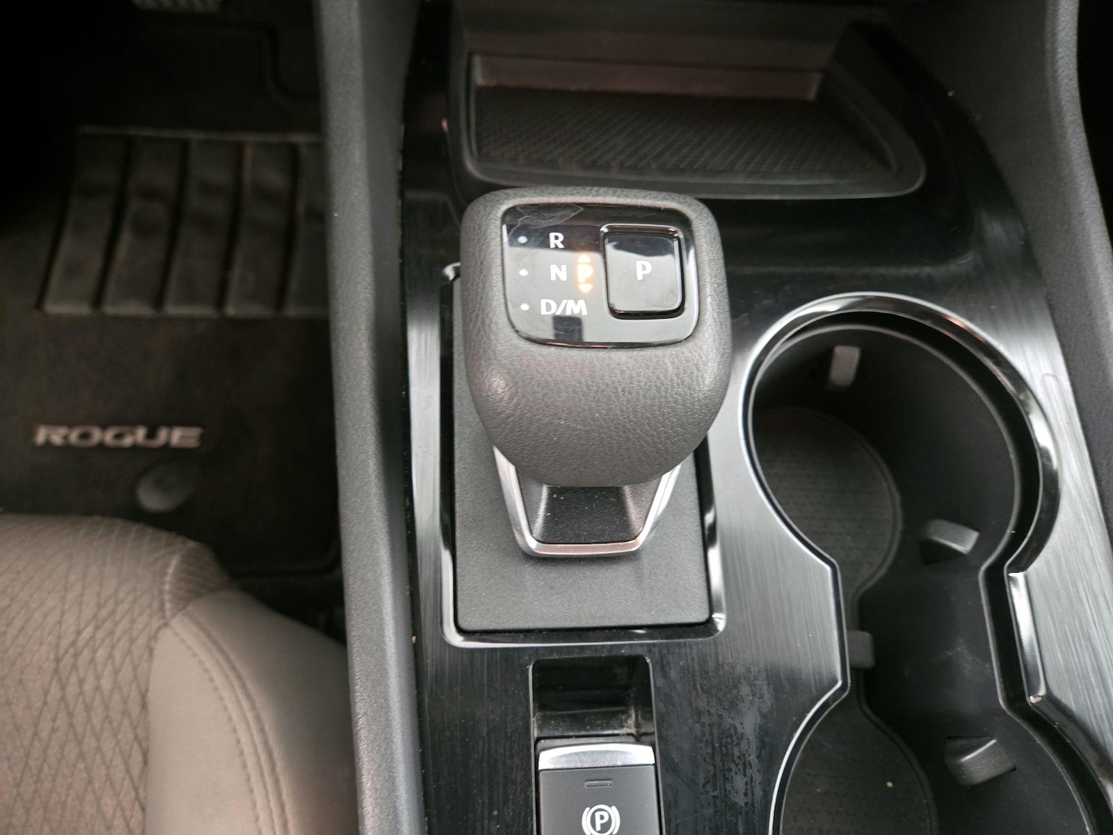 2025 Nissan Rogue SV - Photo 18