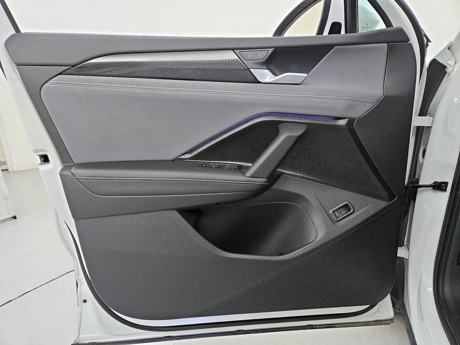 2026 Volkswagen Tiguan SE - Photo 13