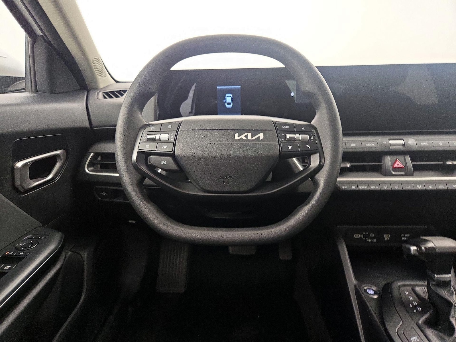 2025 Kia K4 LXS - Photo 11