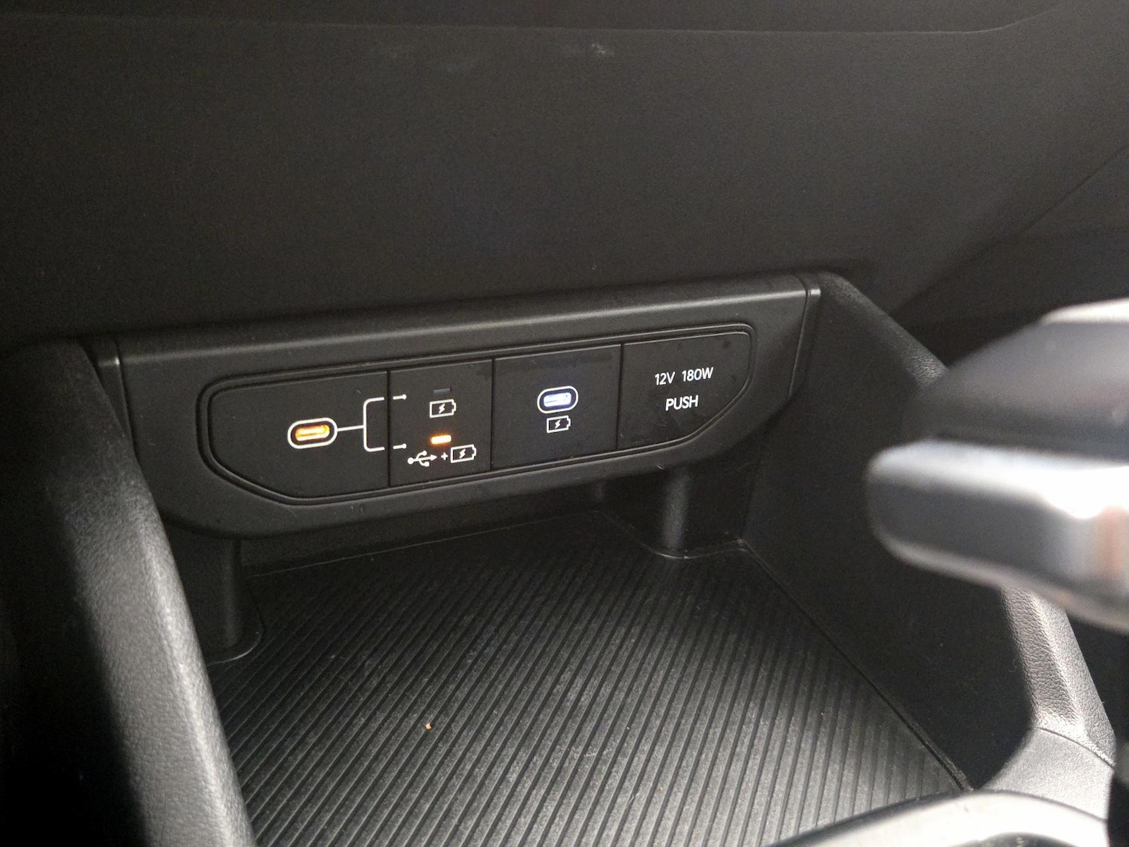 2025 Kia K4 LXS - Photo 19
