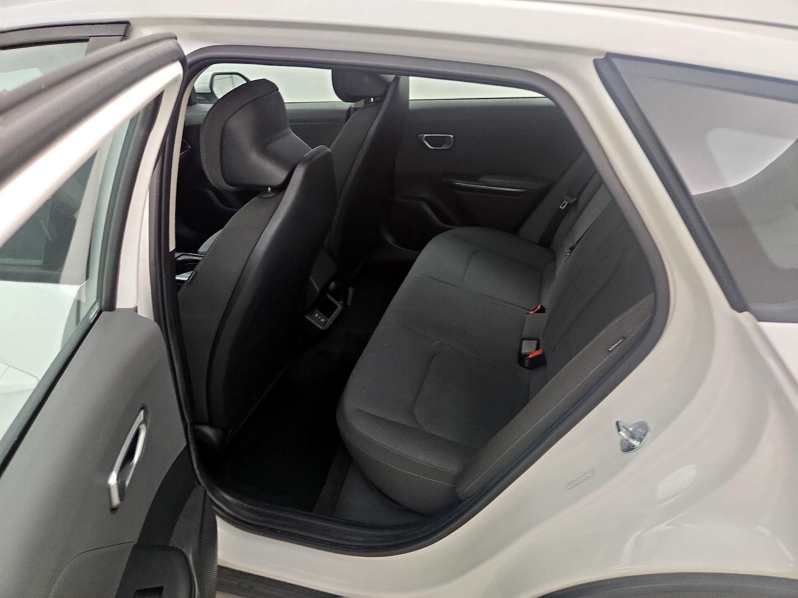 2025 Kia K4 LXS - Photo 20
