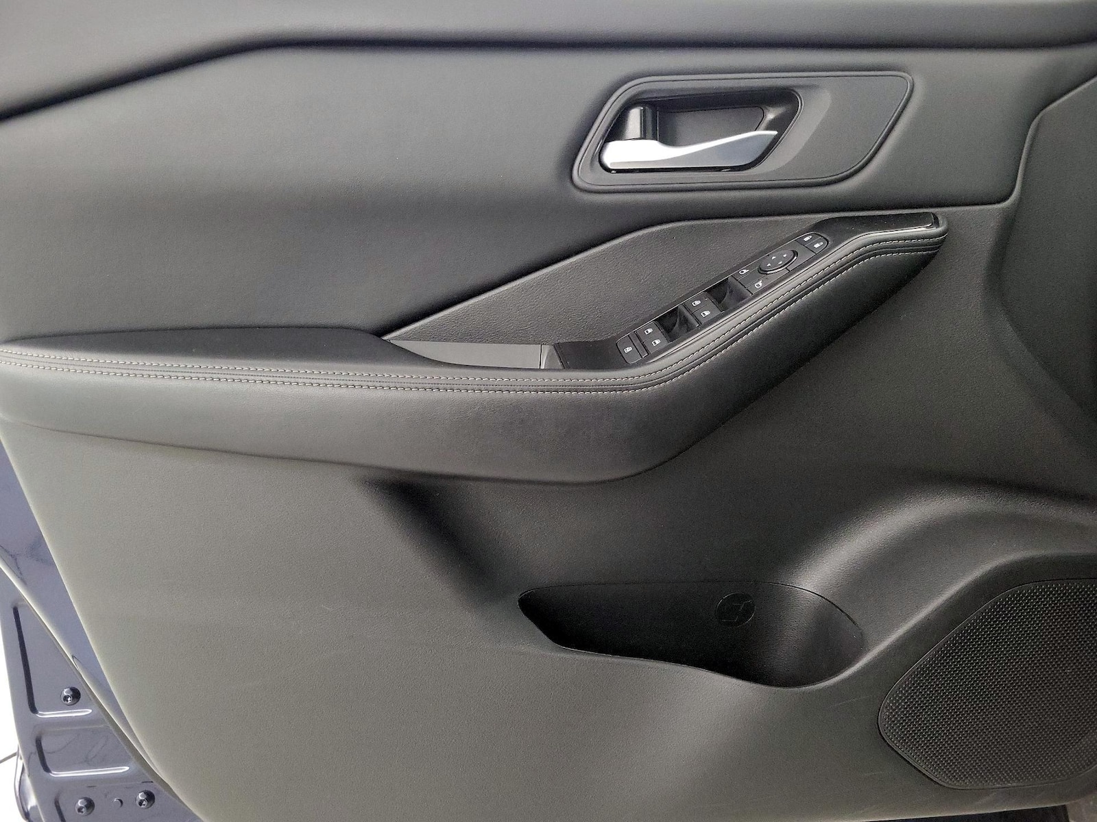 2025 Nissan Rogue SV - Photo 13