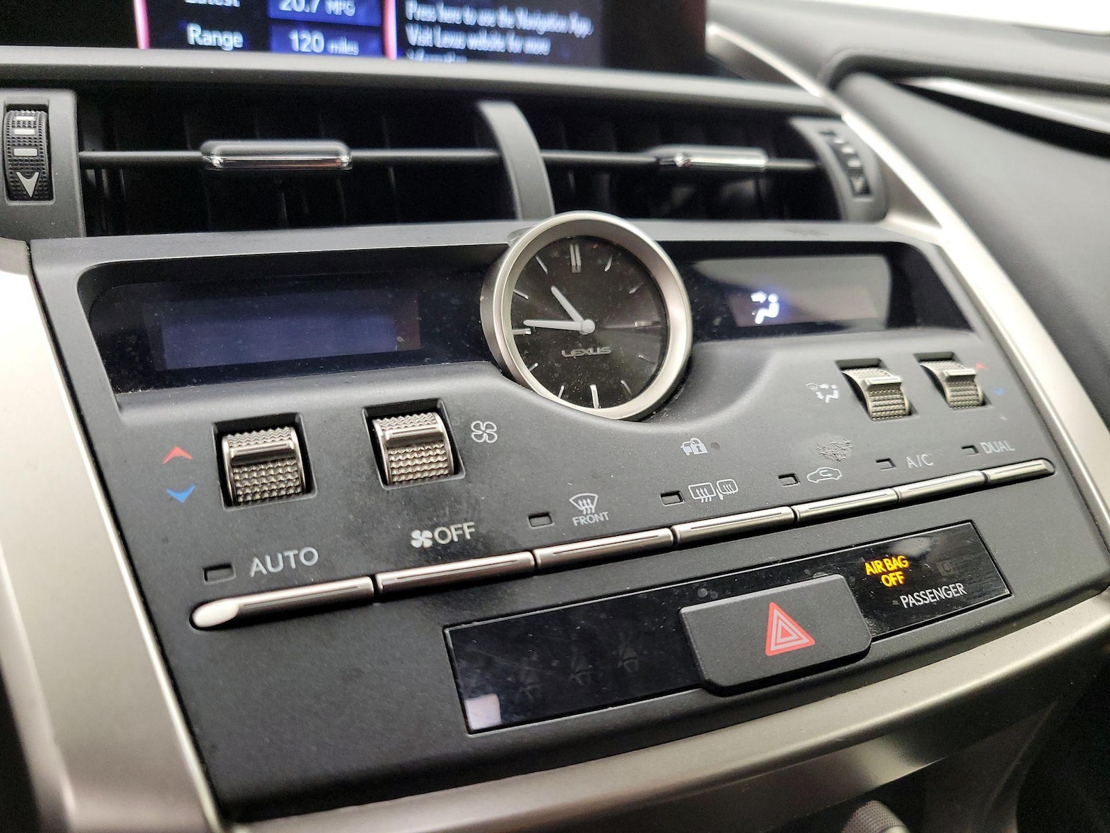 2021 Lexus NX 300 - Photo 17