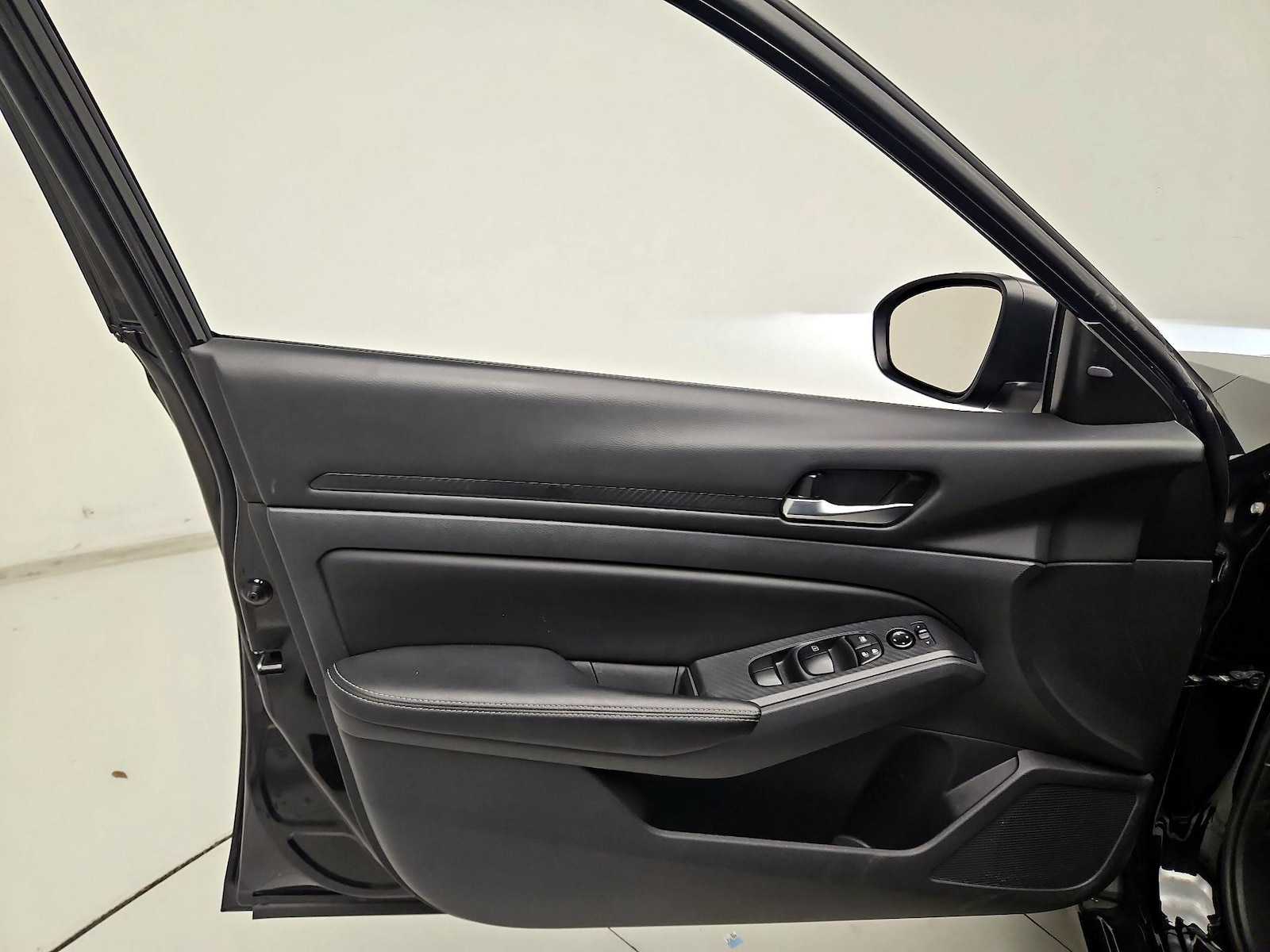 2025 Nissan Altima SV - Photo 13