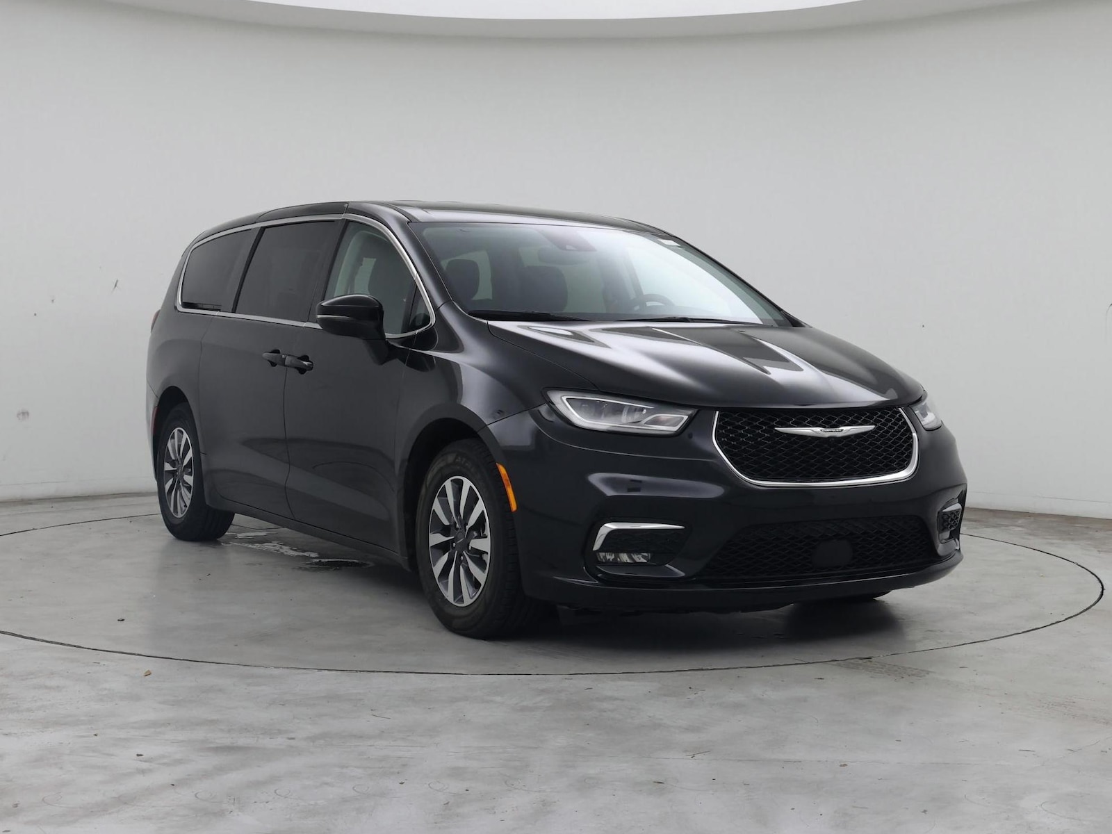 2023 Chrysler Pacifica Hybrid Touring L - Photo 2