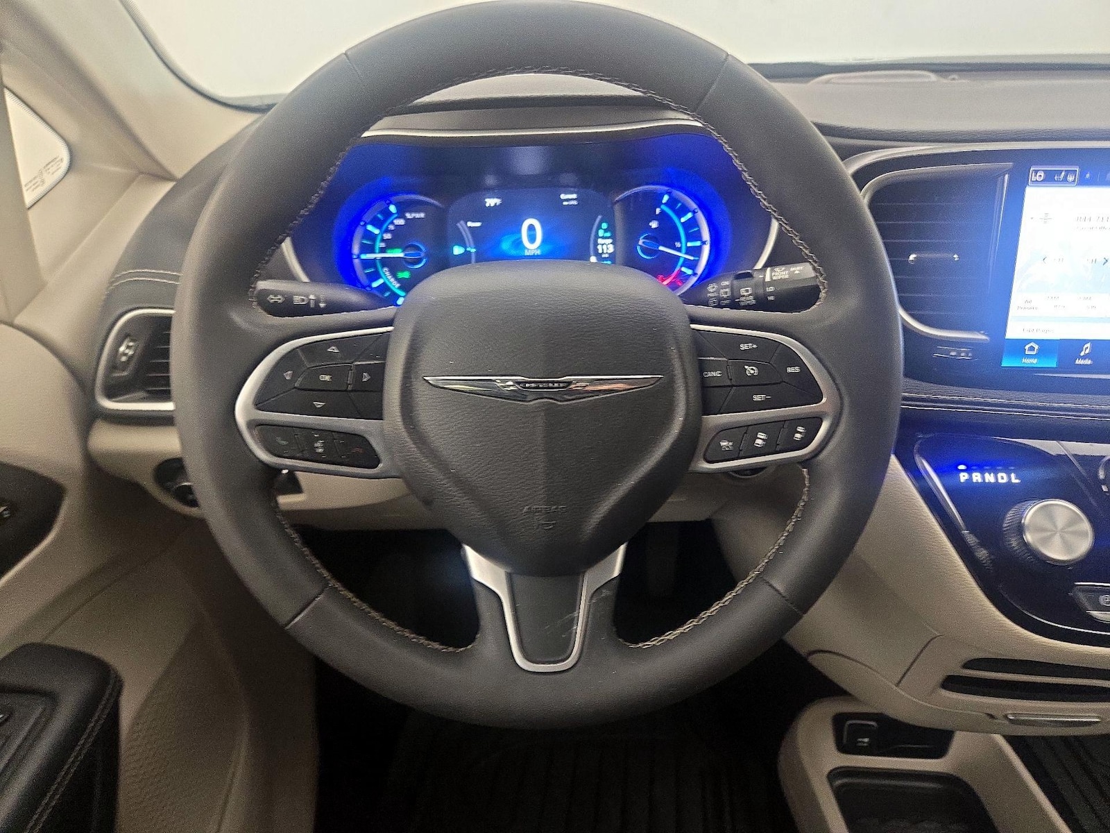 2023 Chrysler Pacifica Hybrid Touring L - Photo 11