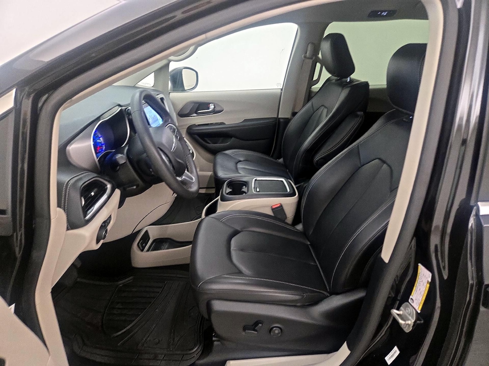 2023 Chrysler Pacifica Hybrid Touring L - Photo 12