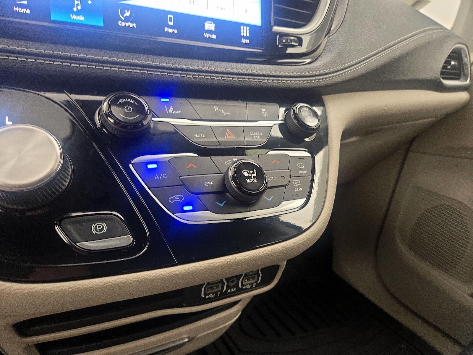 2023 Chrysler Pacifica Hybrid Touring L - Photo 17