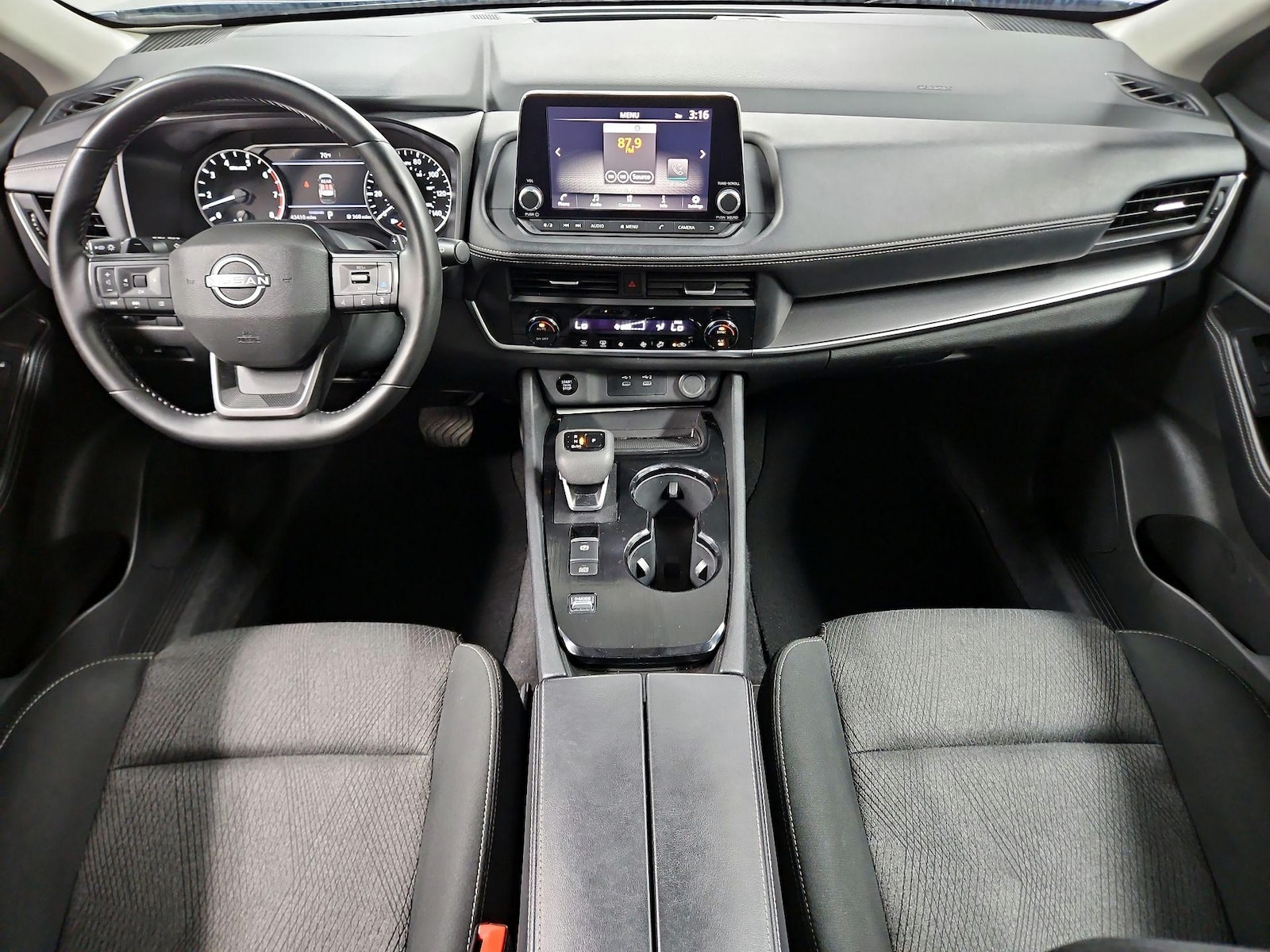 2025 Nissan Rogue SV - Photo 10
