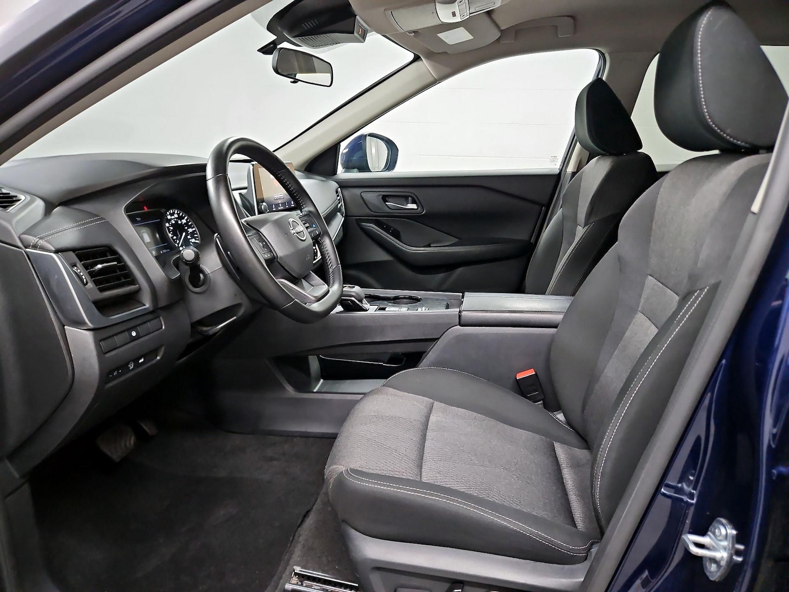 2025 Nissan Rogue SV - Photo 12