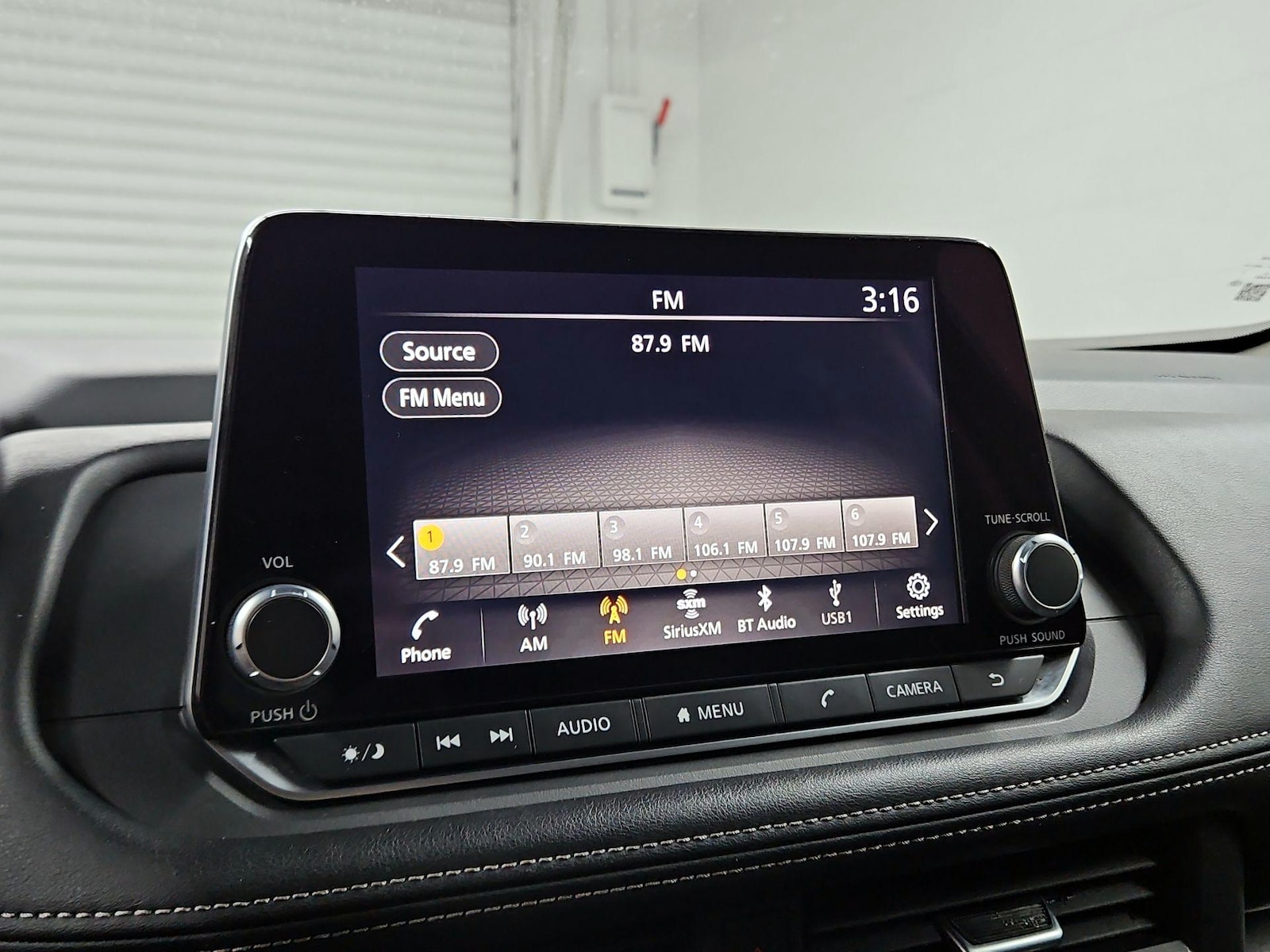 2025 Nissan Rogue SV - Photo 16