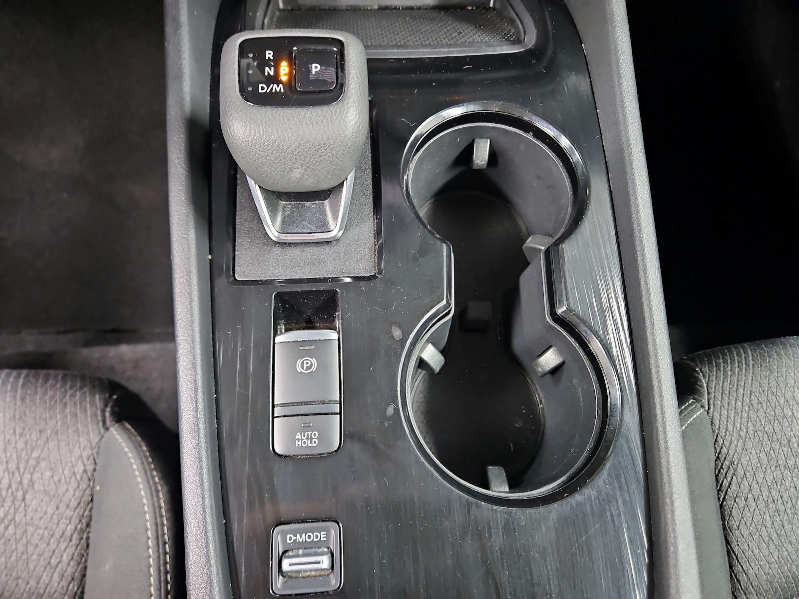 2025 Nissan Rogue SV - Photo 18