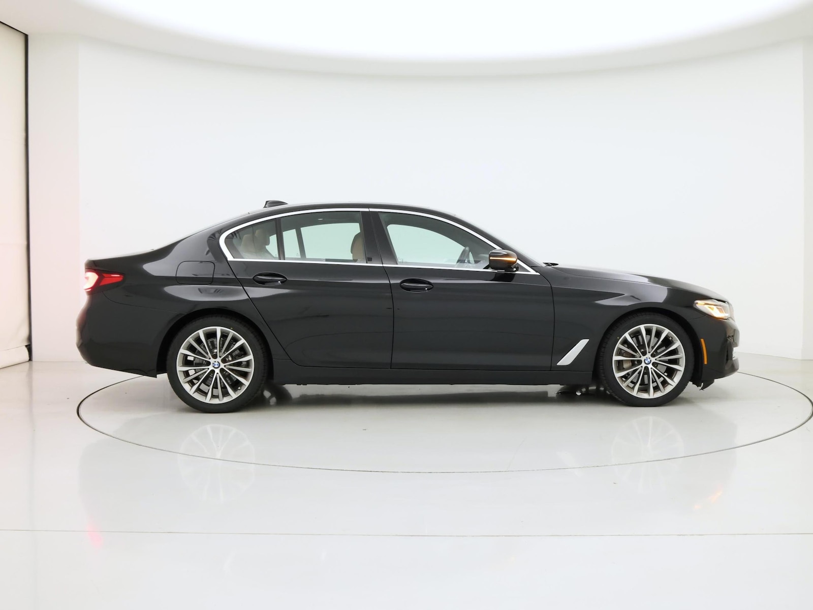 2022 BMW 5 Series 530i - Photo 8
