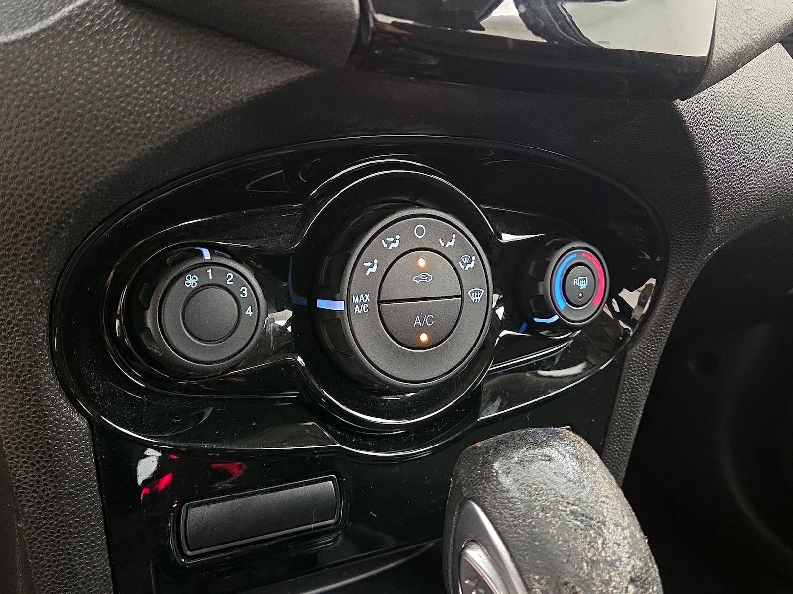 2019 Ford Fiesta SE - Photo 17