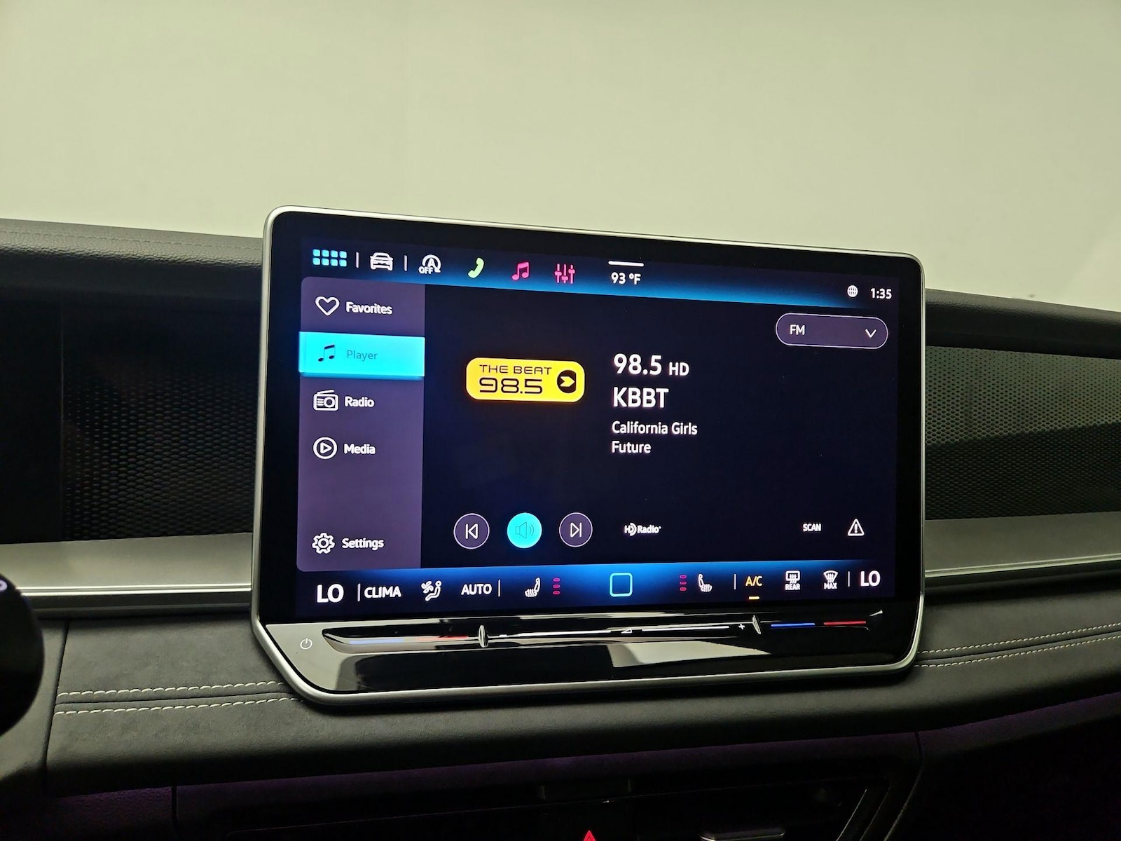 2026 Volkswagen Tiguan SE - Photo 16