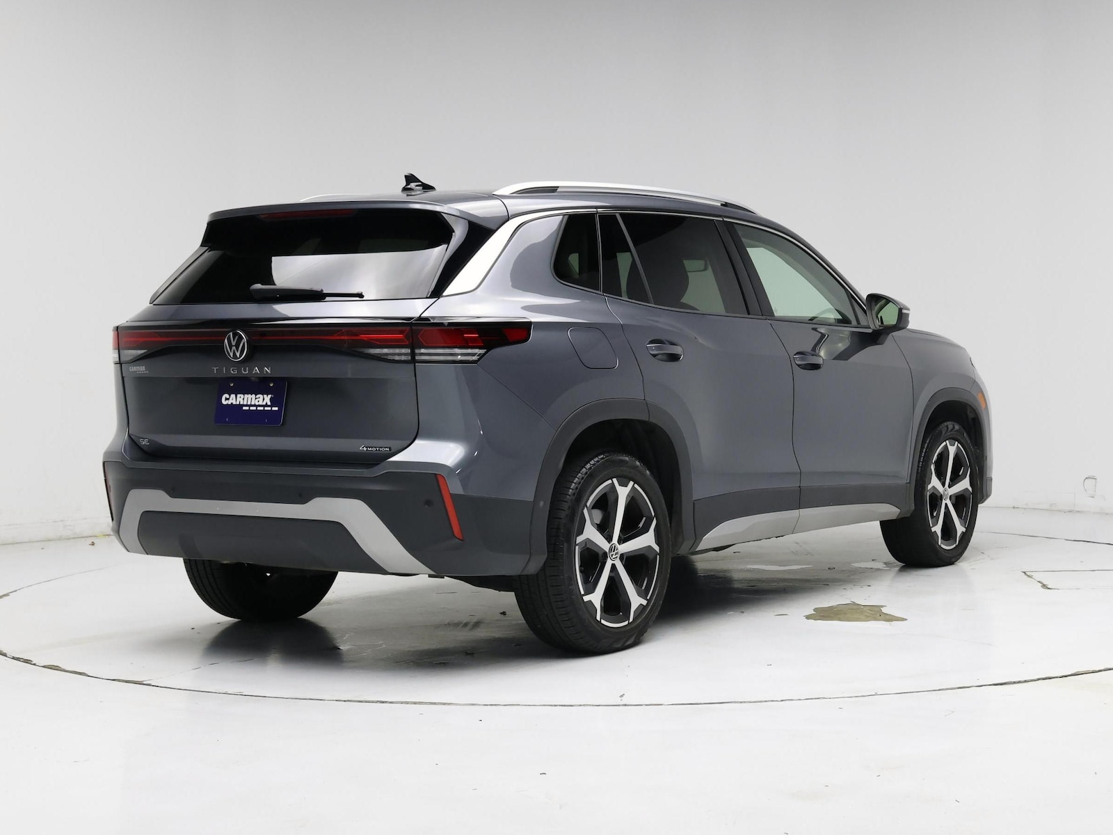 2026 Volkswagen Tiguan SE - Photo 9