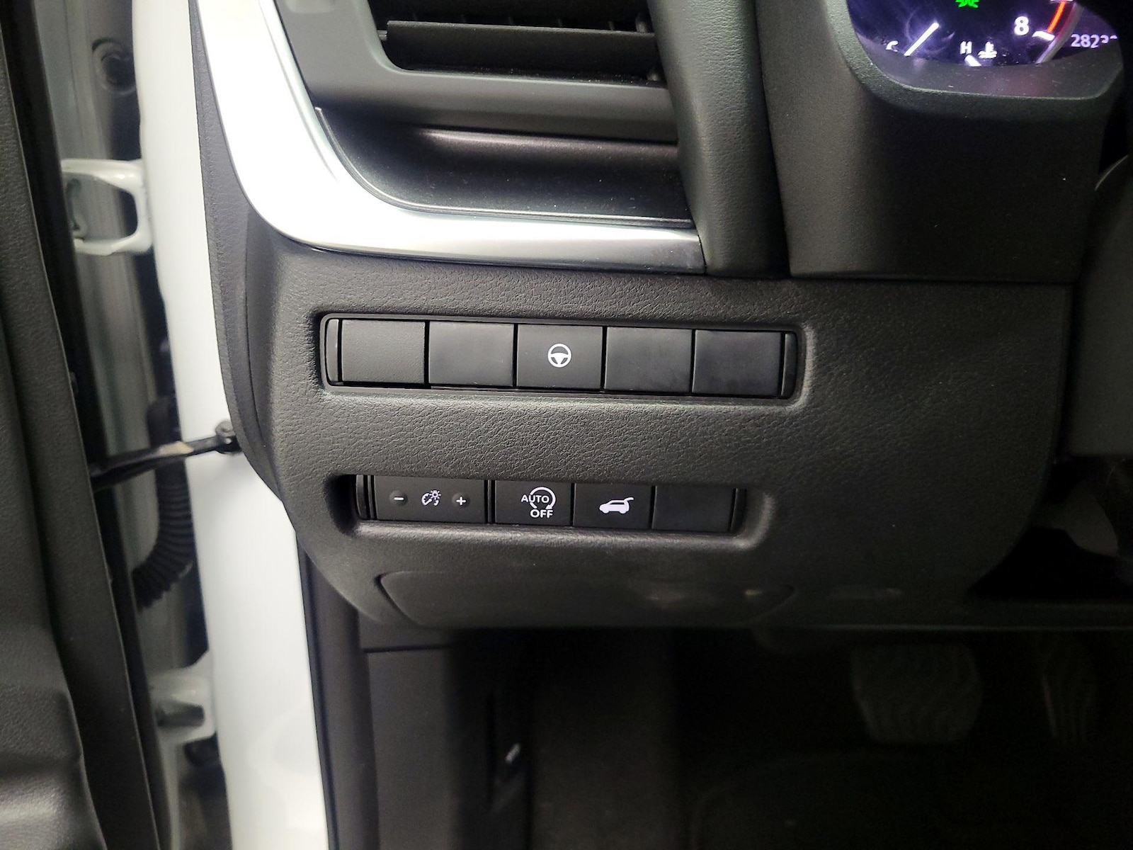 2025 Nissan Rogue SV - Photo 14