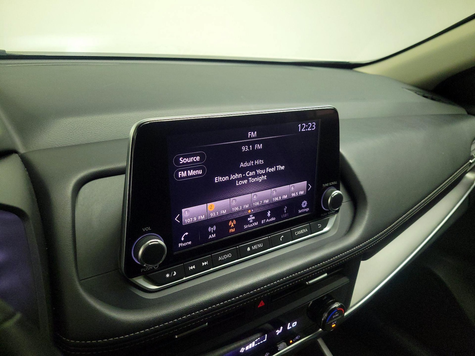 2025 Nissan Rogue SV - Photo 16