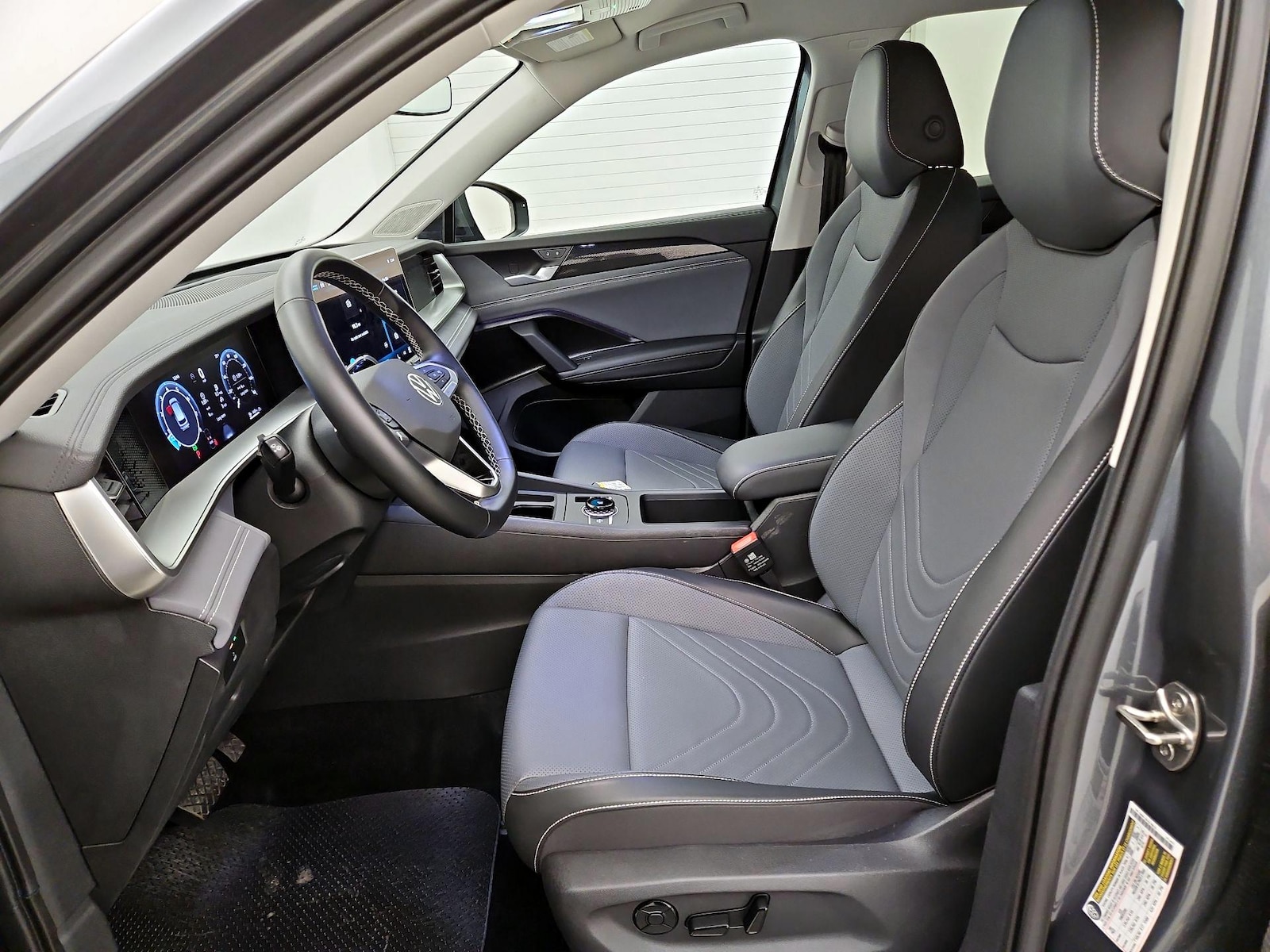 2026 Volkswagen Tiguan SE - Photo 12