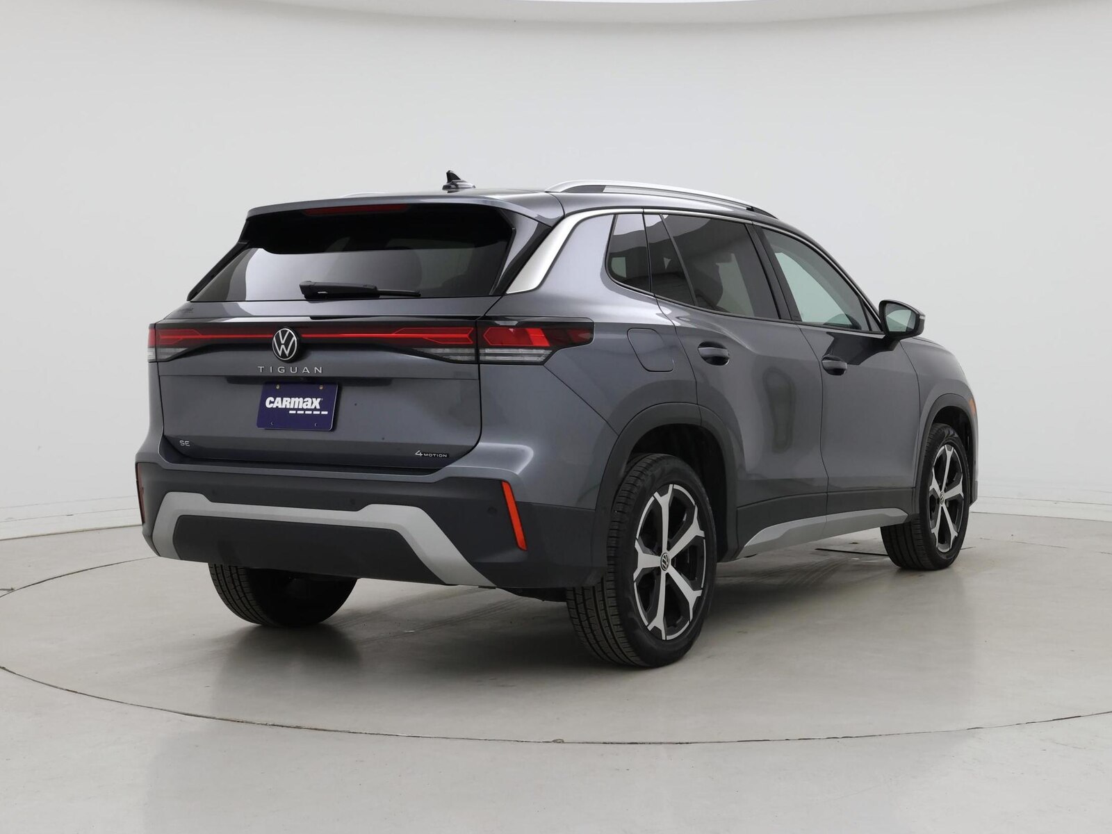 2026 Volkswagen Tiguan SE - Photo 9