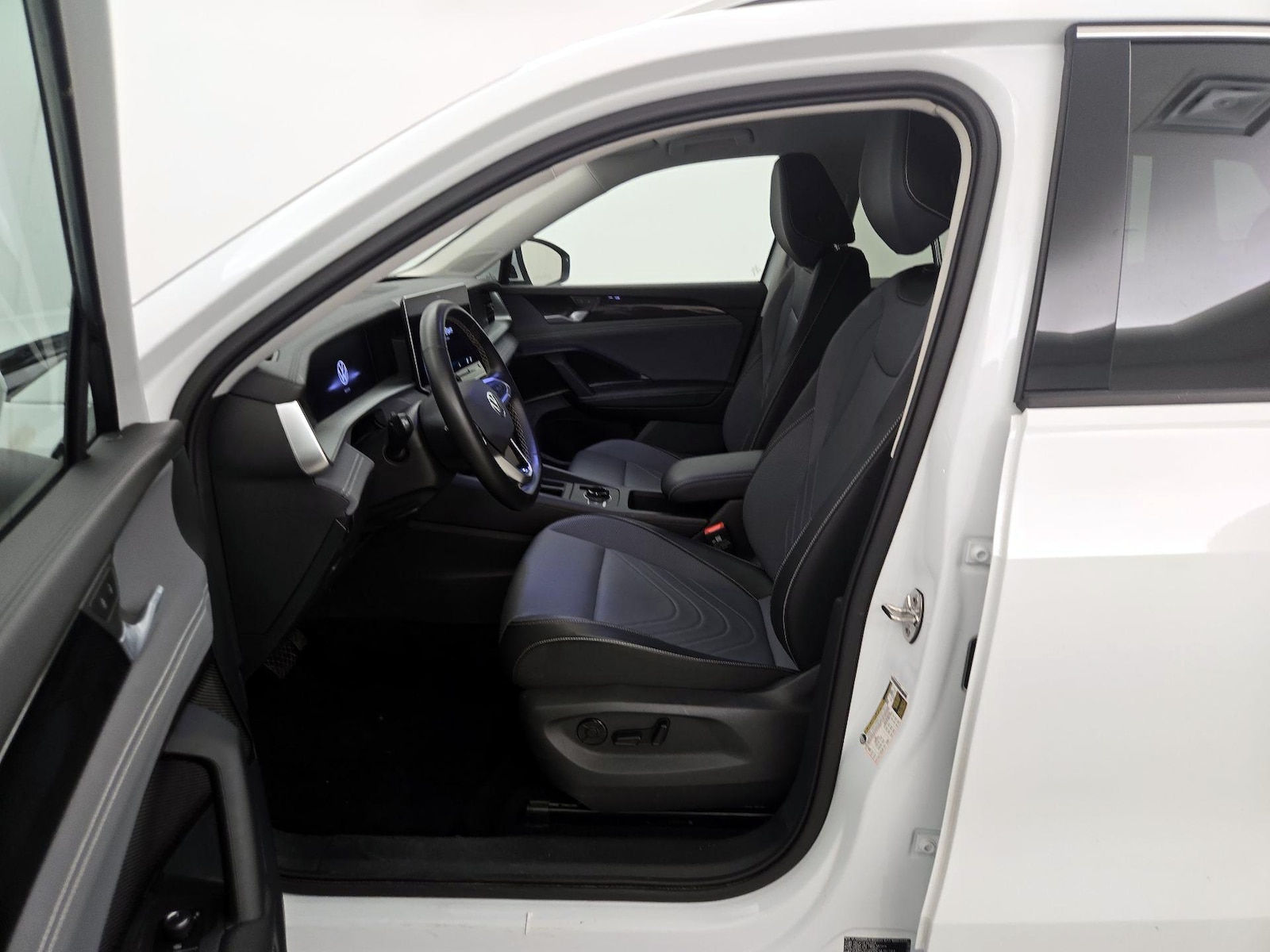 2026 Volkswagen Tiguan SE - Photo 12