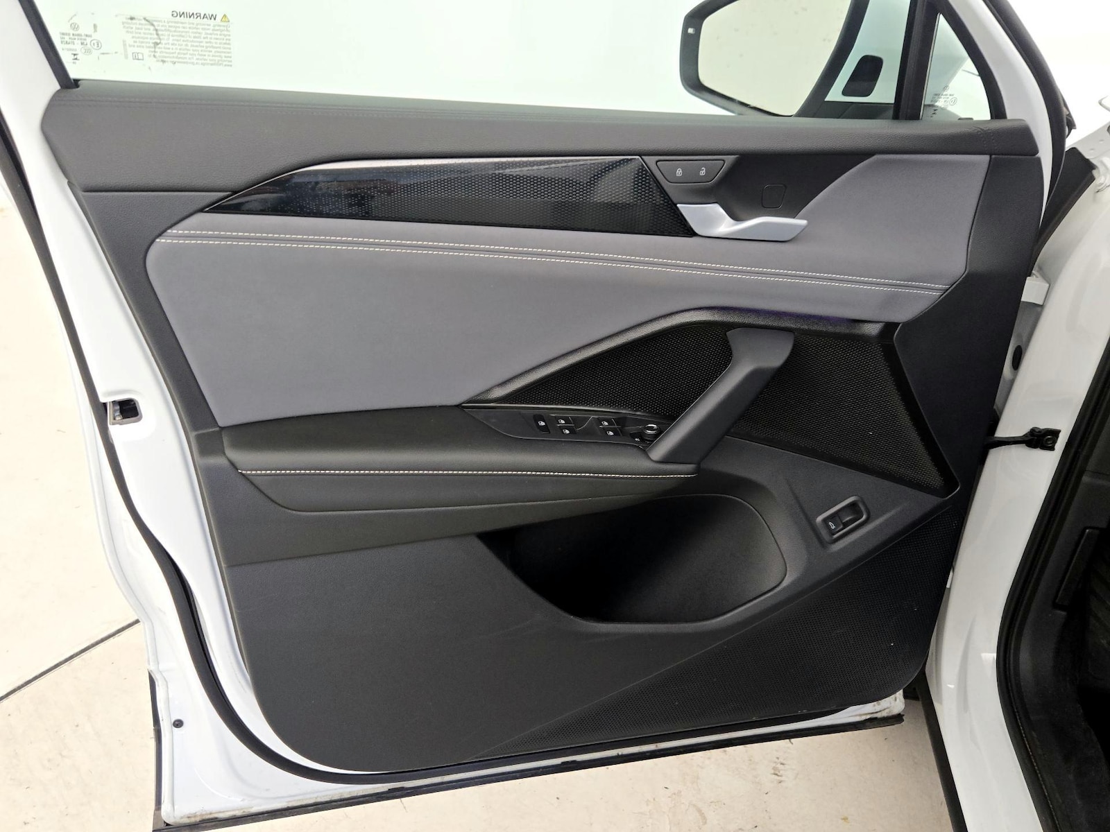 2026 Volkswagen Tiguan SE - Photo 13