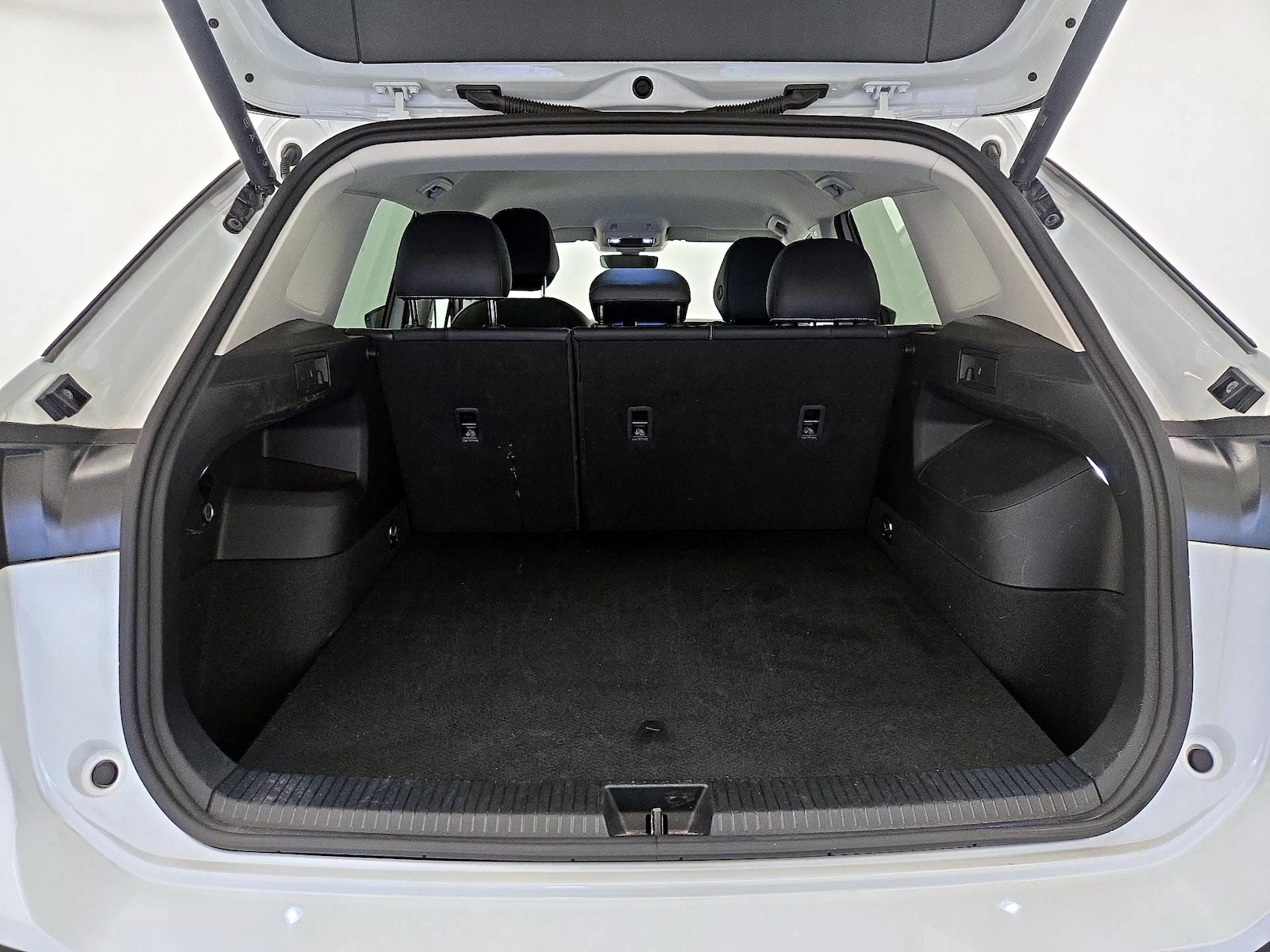 2026 Volkswagen Tiguan SE - Photo 21