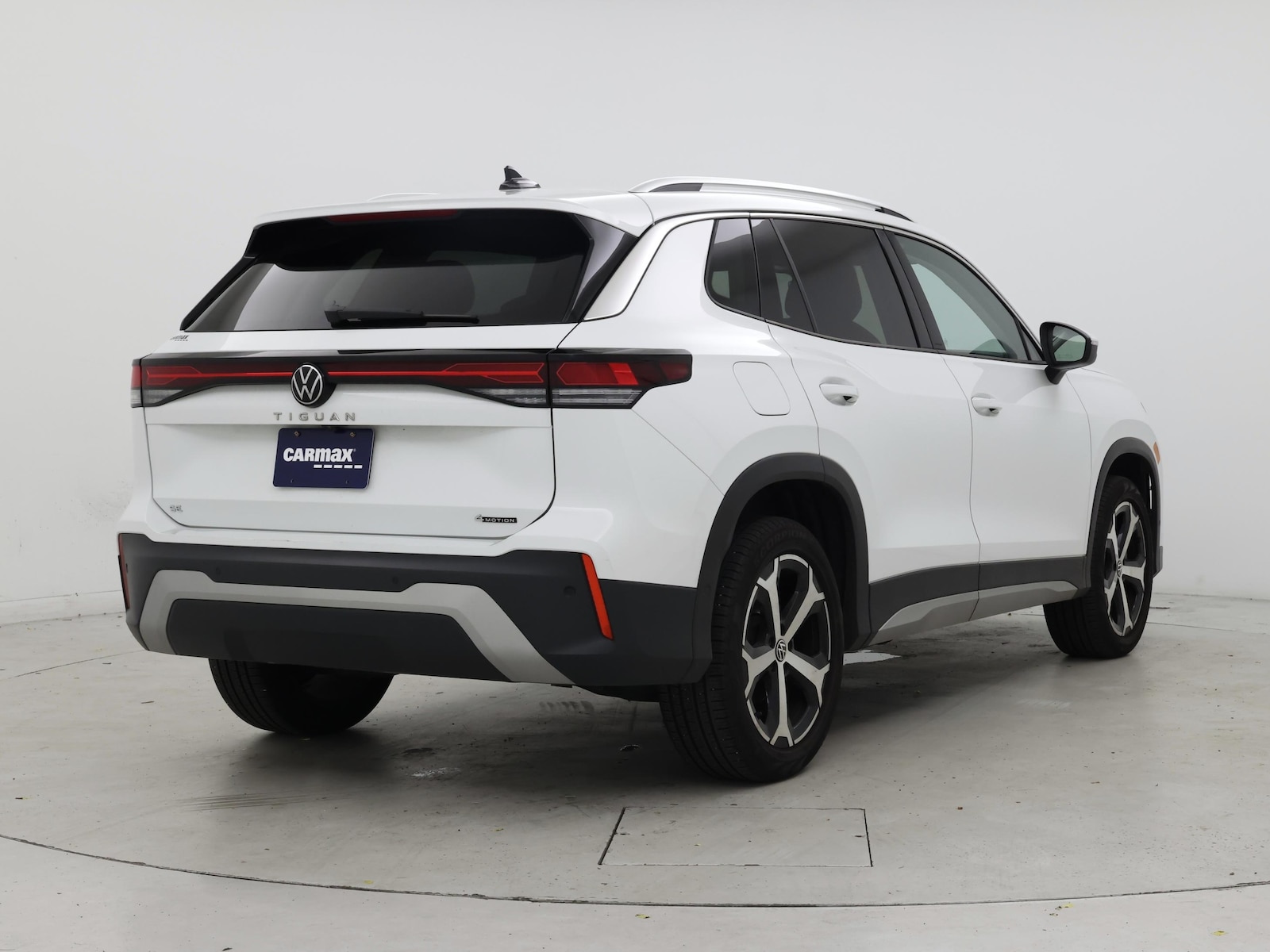 2026 Volkswagen Tiguan SE - Photo 9
