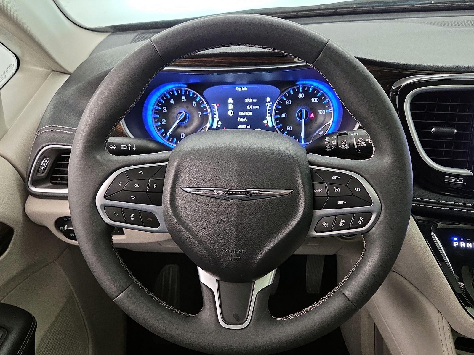 2023 Chrysler Pacifica Limited - Photo 11