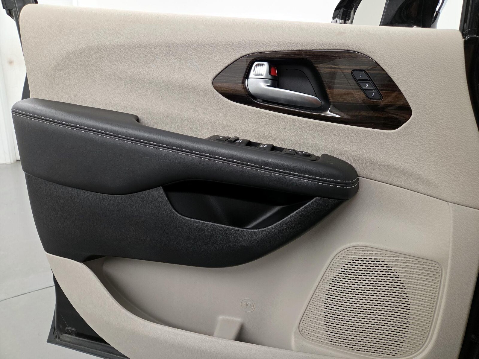 2023 Chrysler Pacifica Limited - Photo 13