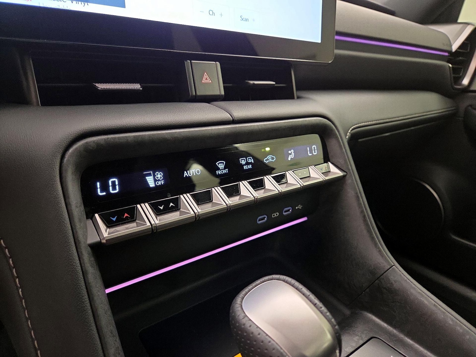 2026 Lexus IS 350 F SPORT - Photo 16