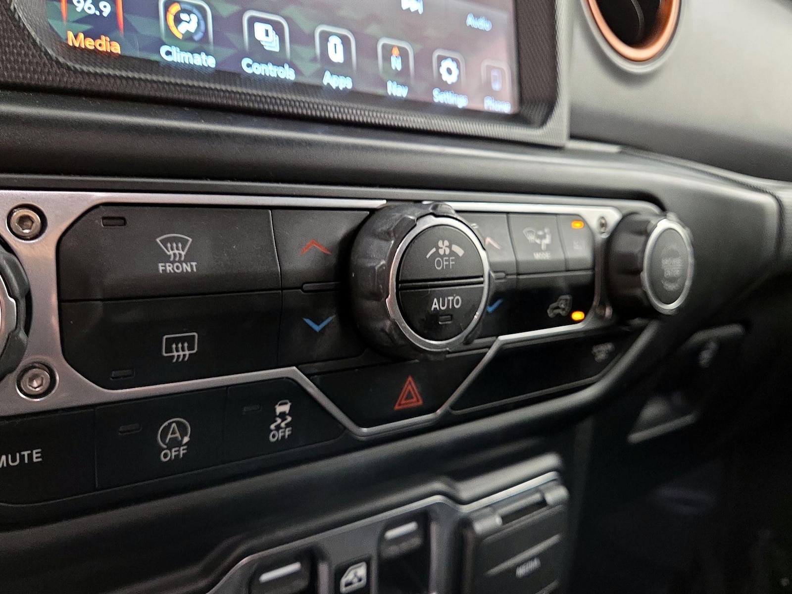 2022 Jeep Gladiator Mojave - Photo 17
