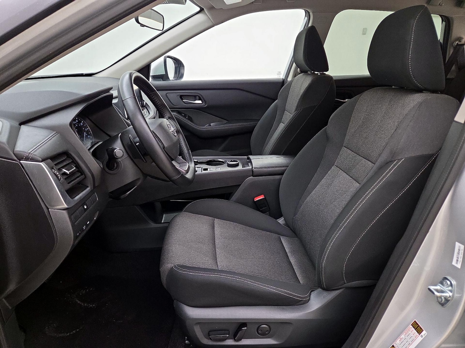 2025 Nissan Rogue SV - Photo 12