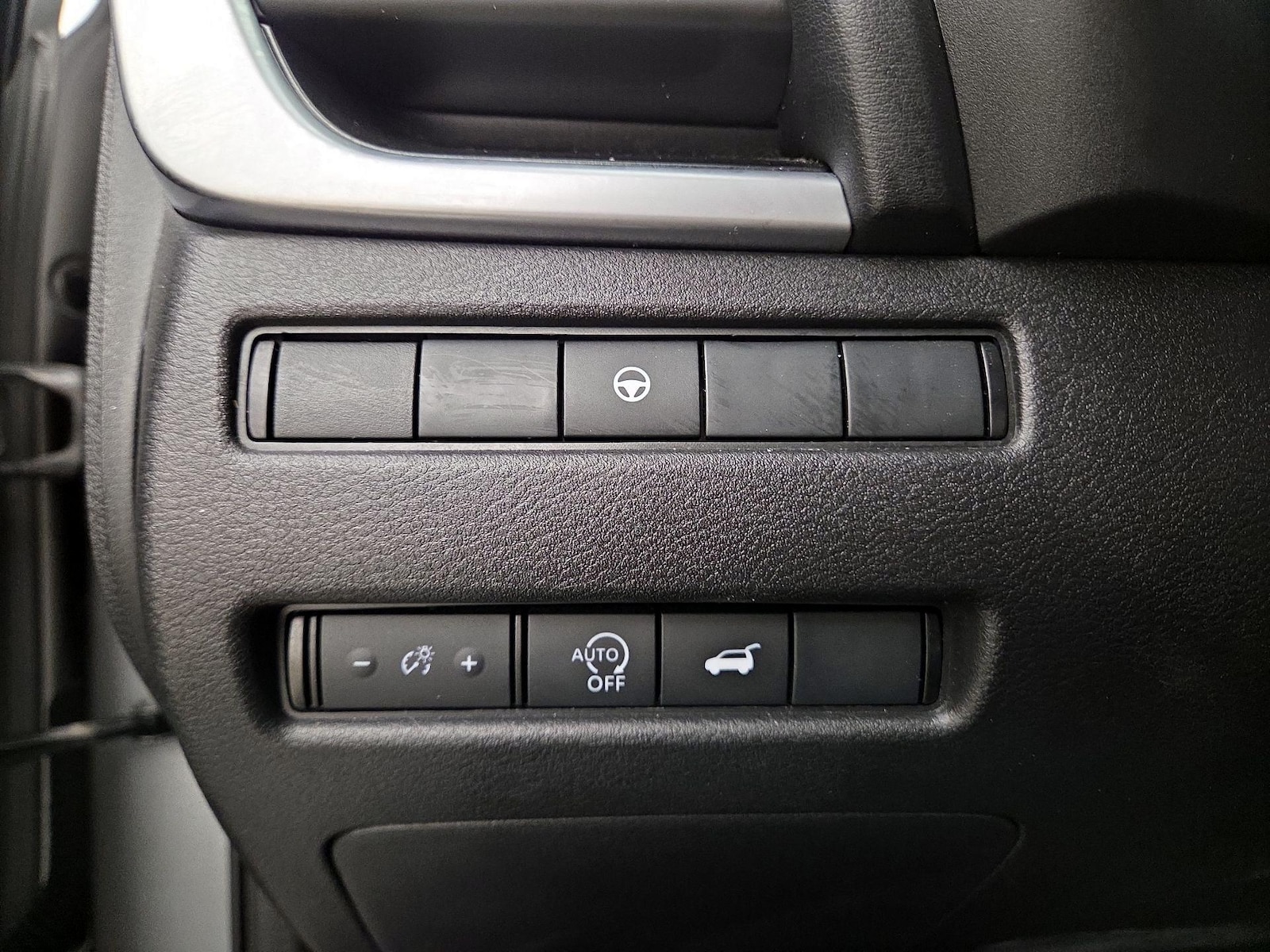 2025 Nissan Rogue SV - Photo 14