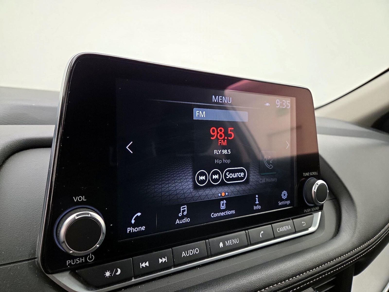 2025 Nissan Rogue SV - Photo 16
