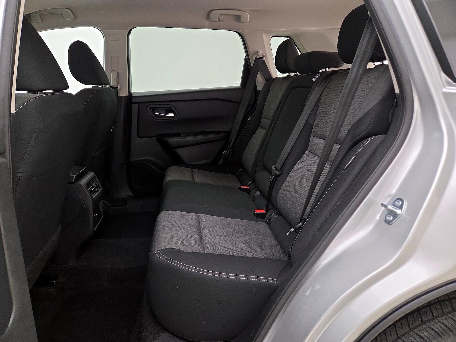 2025 Nissan Rogue SV - Photo 20