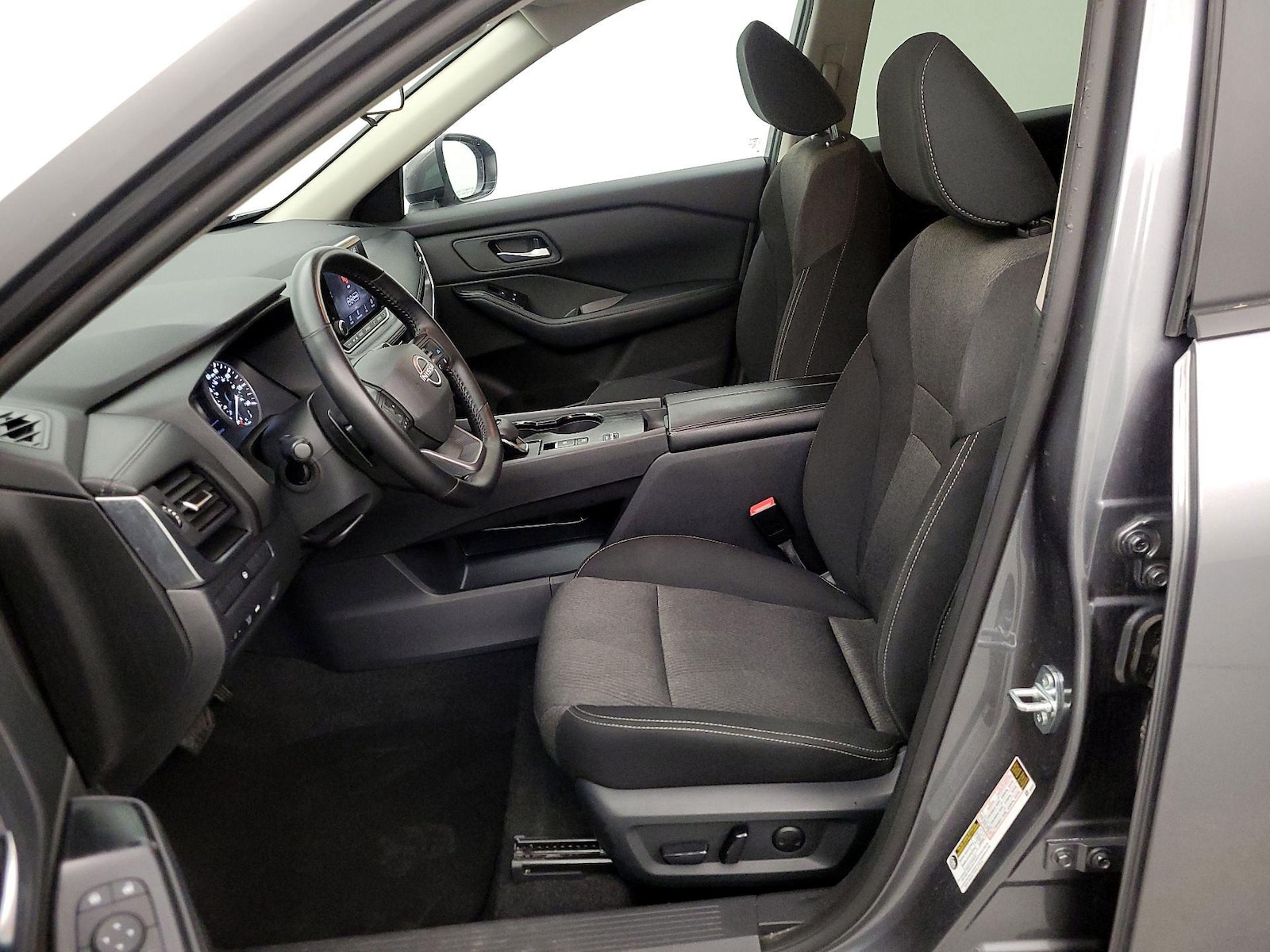 2025 Nissan Rogue SV - Photo 12