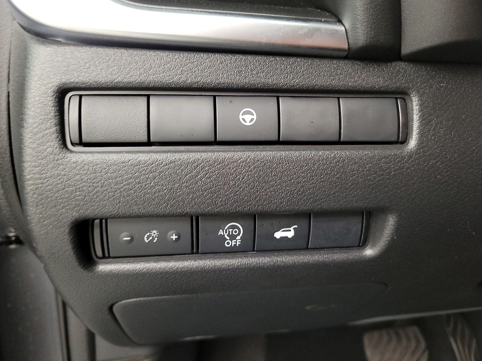 2025 Nissan Rogue SV - Photo 14