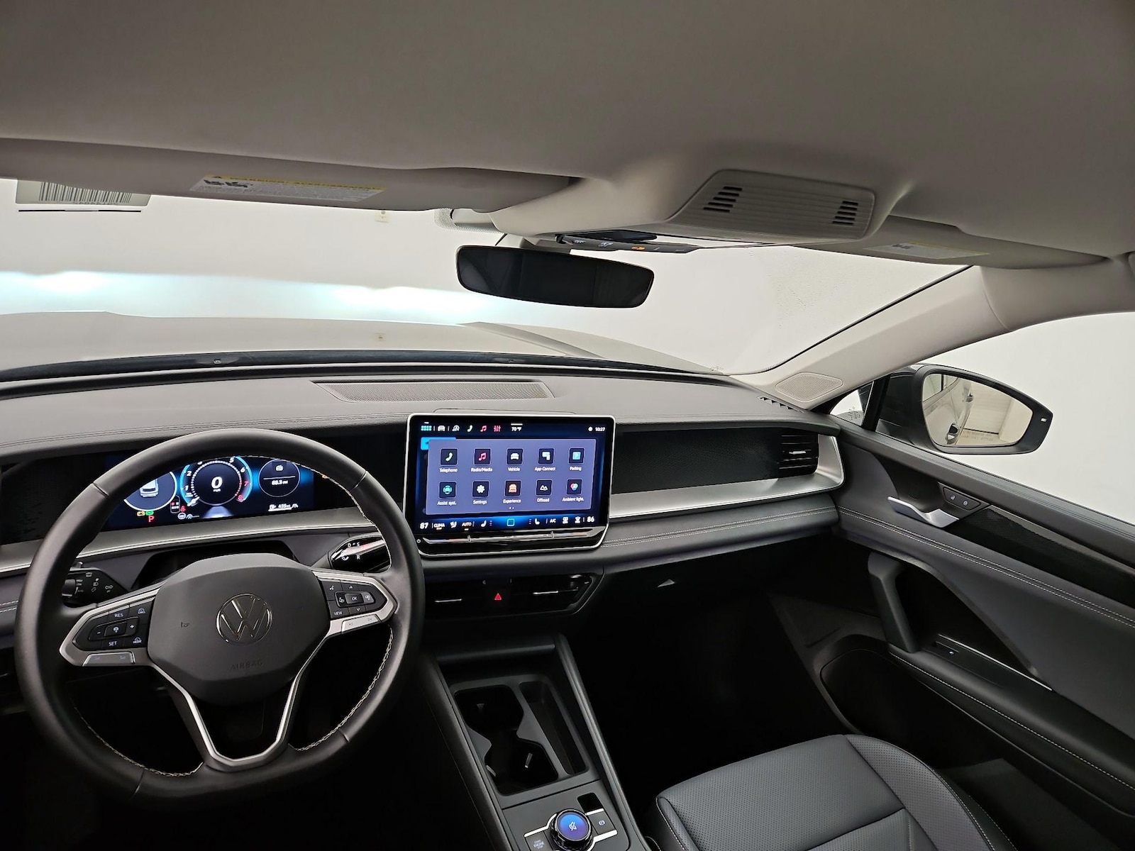 2026 Volkswagen Tiguan SE - Photo 10