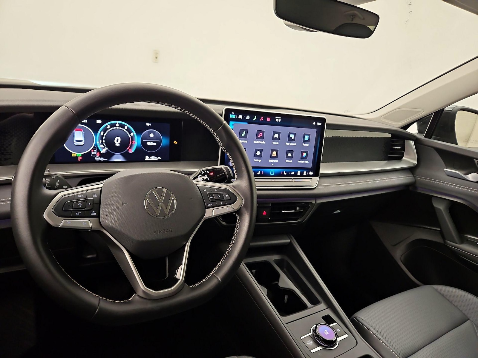 2026 Volkswagen Tiguan SE - Photo 11