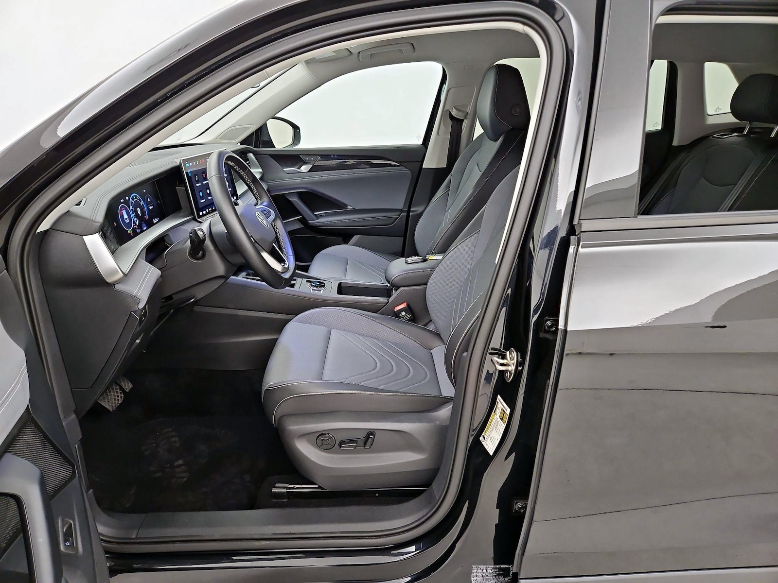 2026 Volkswagen Tiguan SE - Photo 12