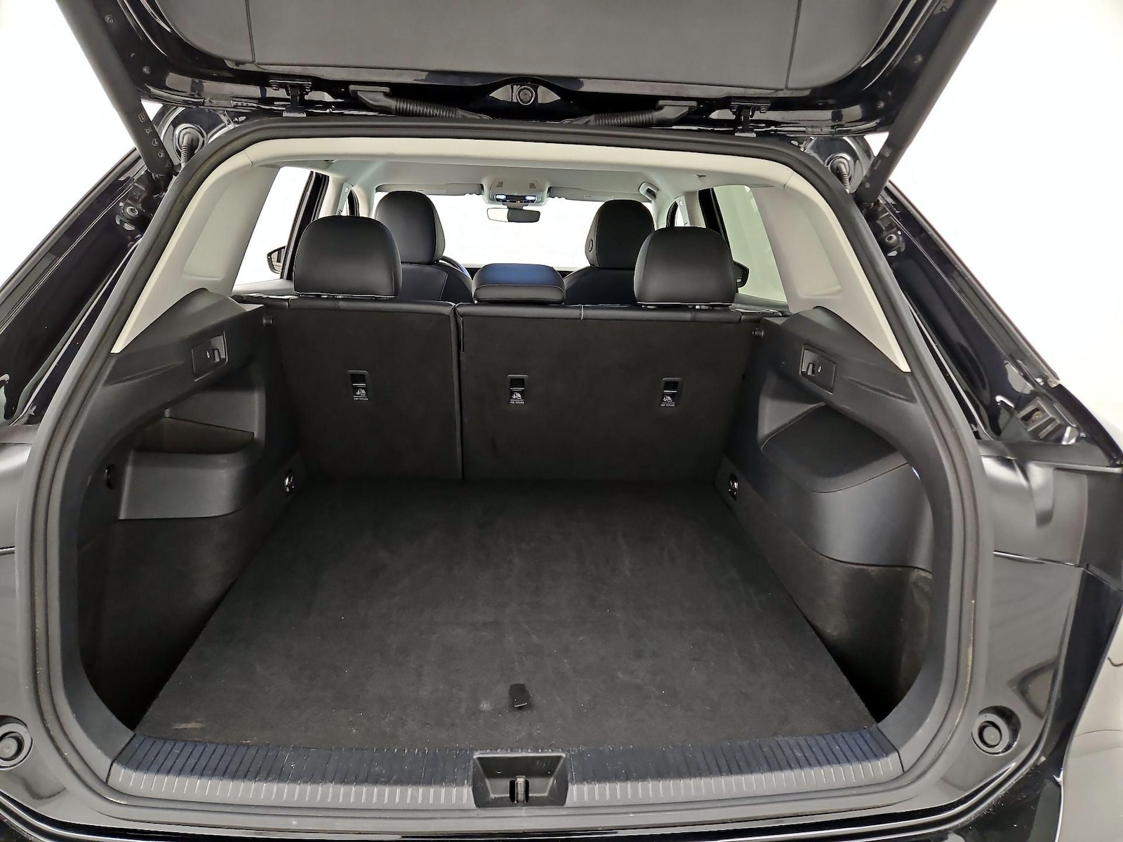 2026 Volkswagen Tiguan SE - Photo 21