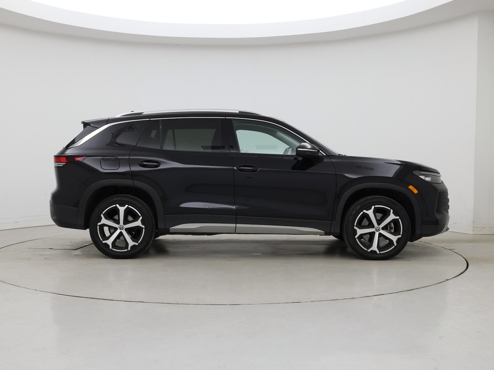 2026 Volkswagen Tiguan SE - Photo 8