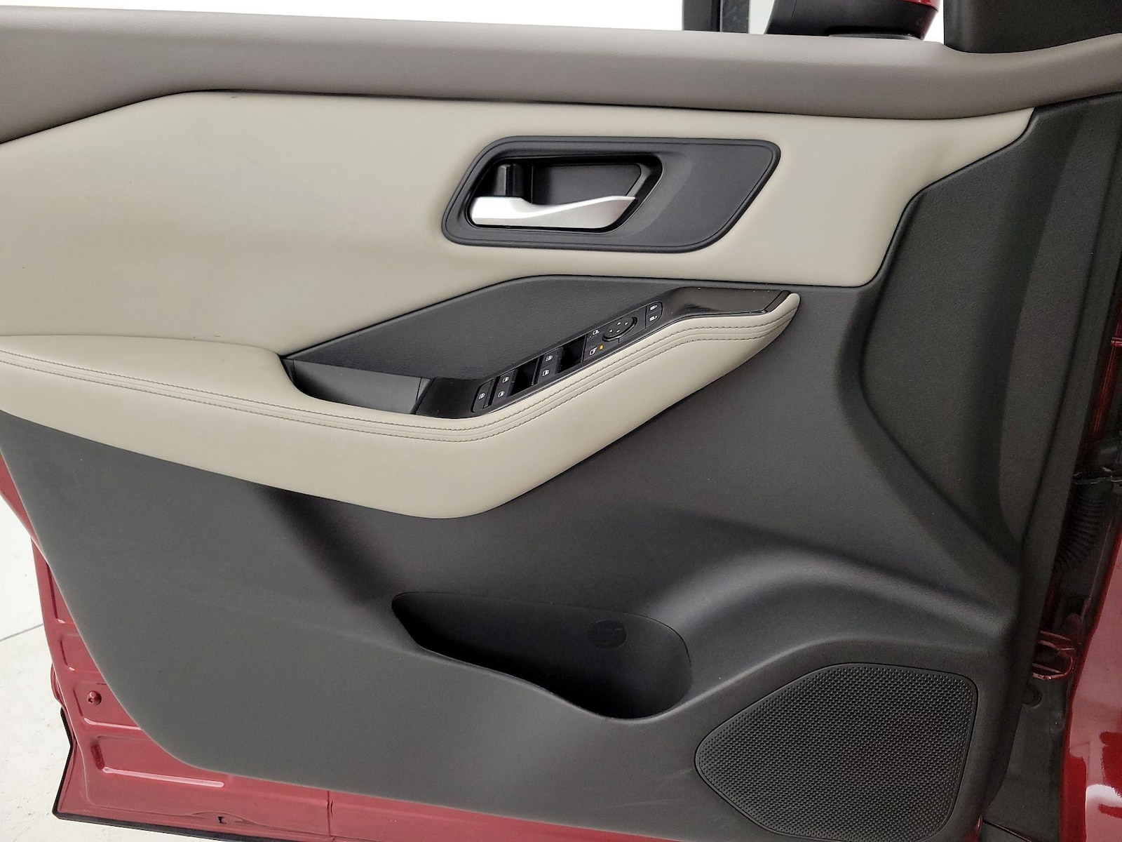 2025 Nissan Rogue SV - Photo 13