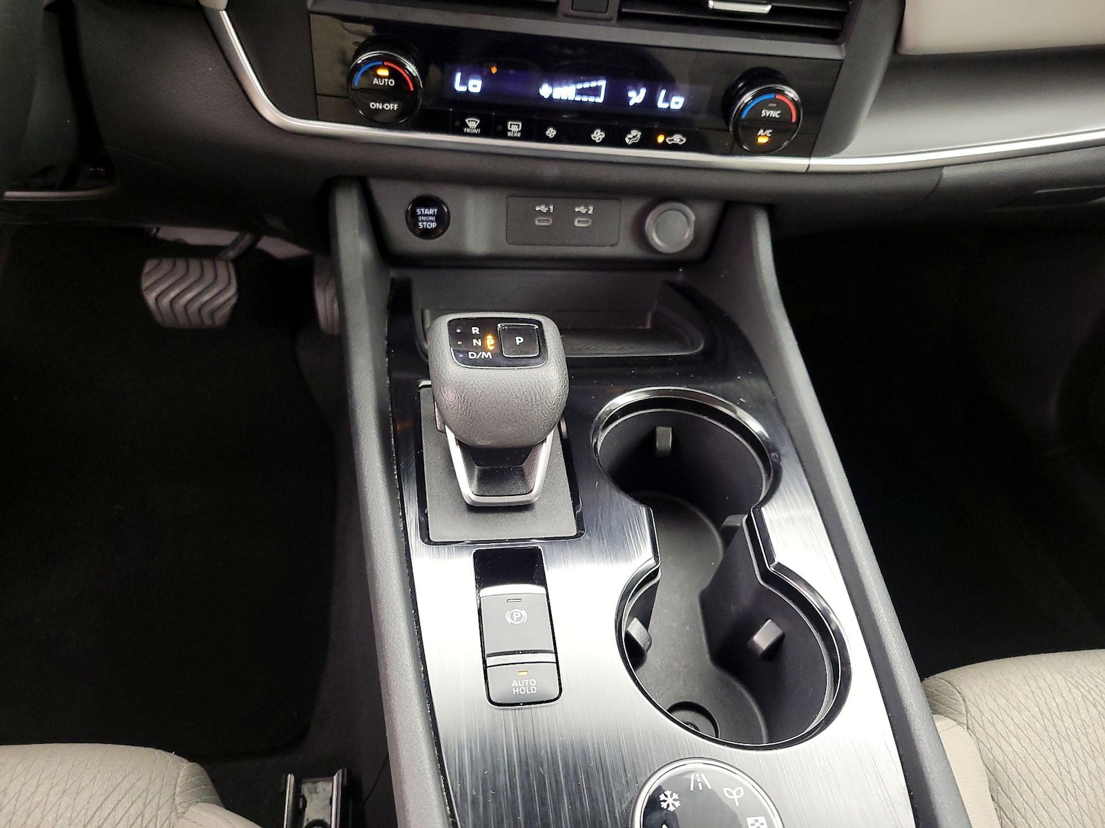 2025 Nissan Rogue SV - Photo 18