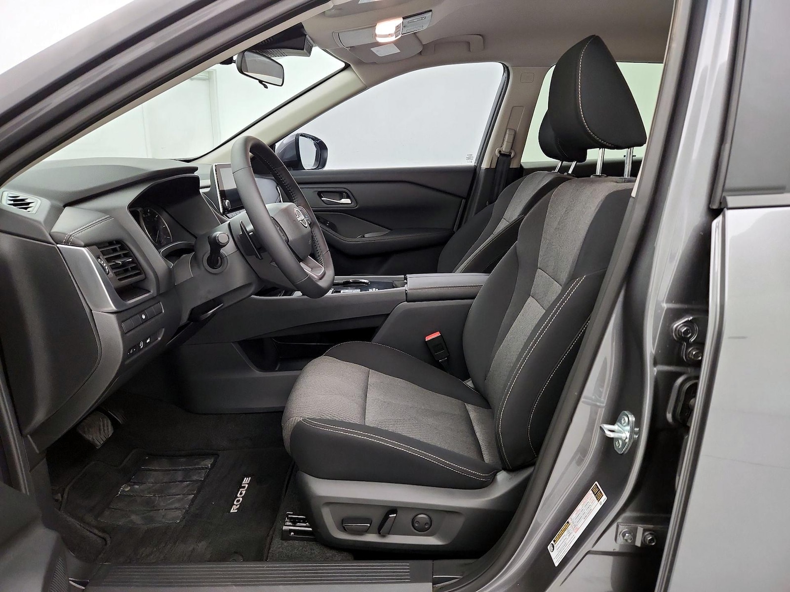 2026 Nissan Rogue SV - Photo 12